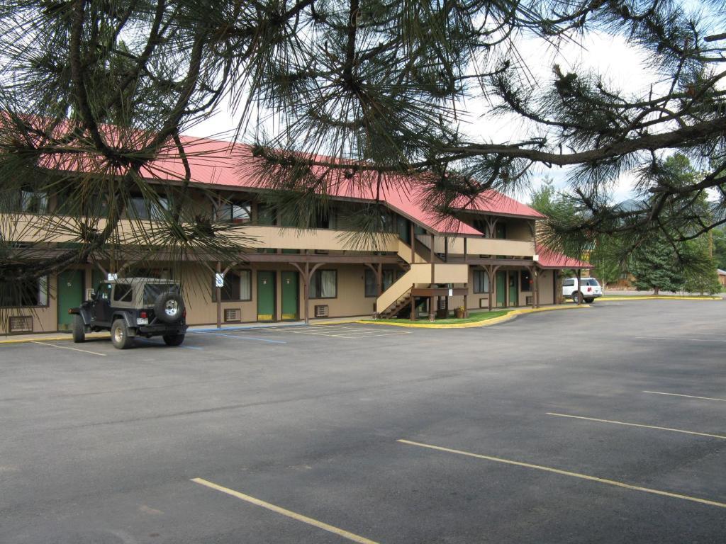 Branding Iron Motel Chama エクステリア 写真
