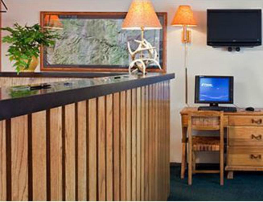 Branding Iron Motel Chama エクステリア 写真